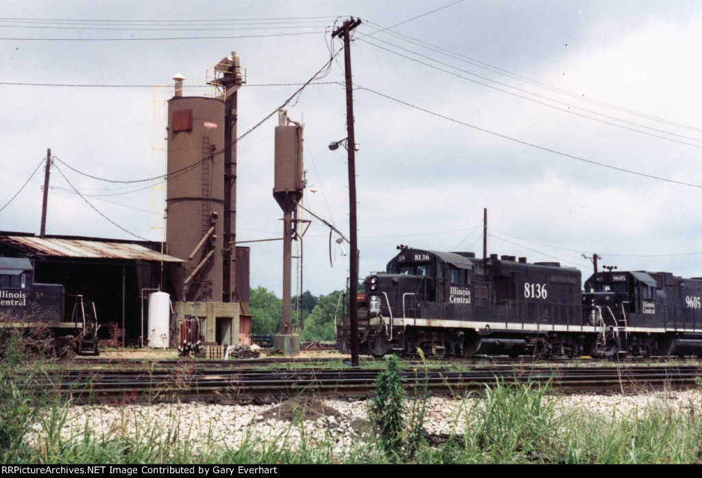 IC GP10 #8136 - Illinois Central